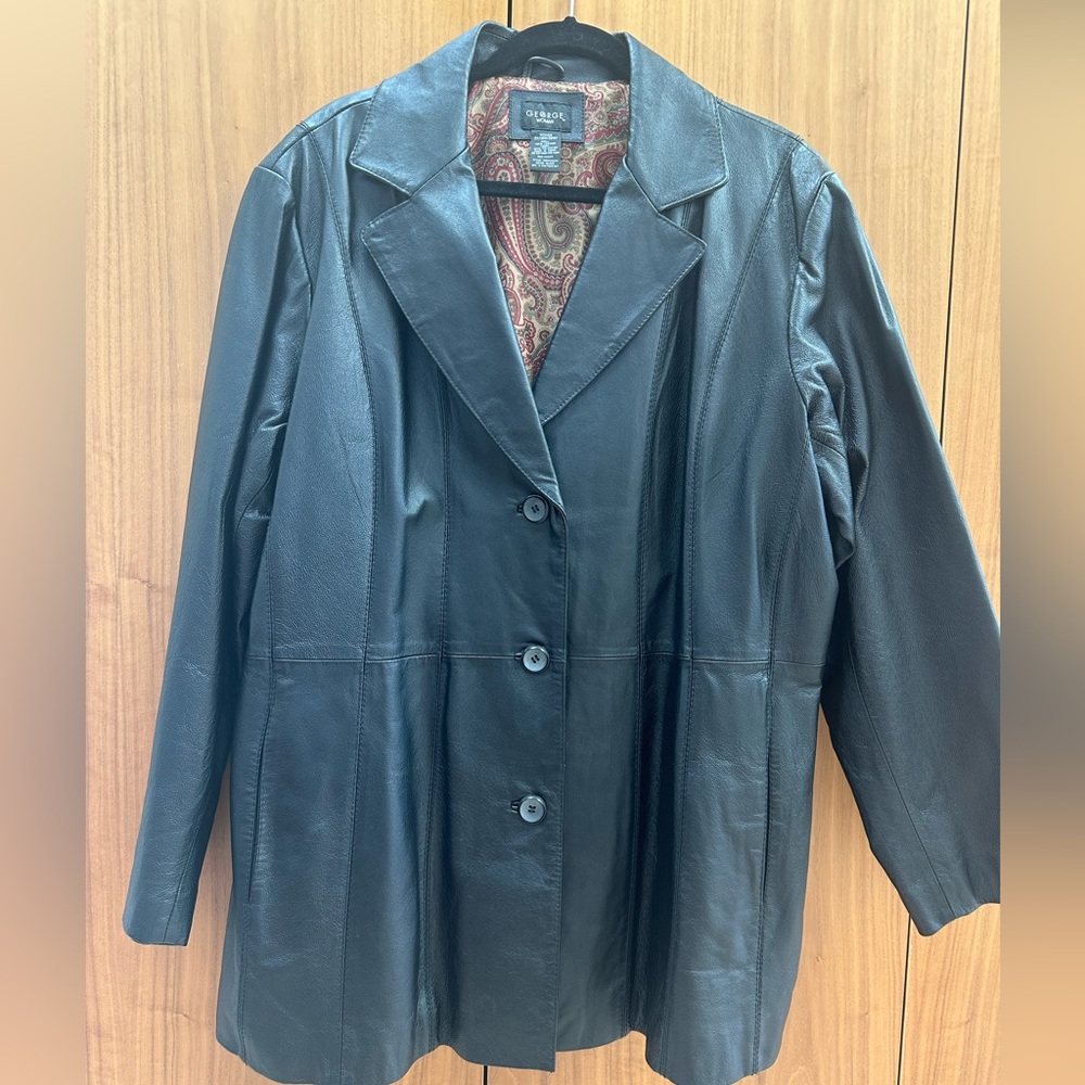 Vintage black leather jacket with pockets